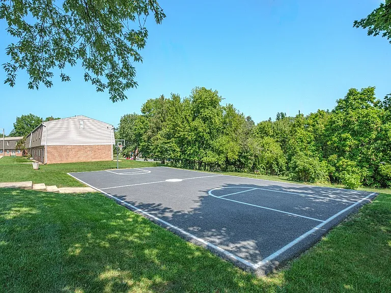 Colonial Glen — Photo 6