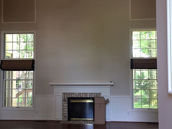 Family room w tall ceilings