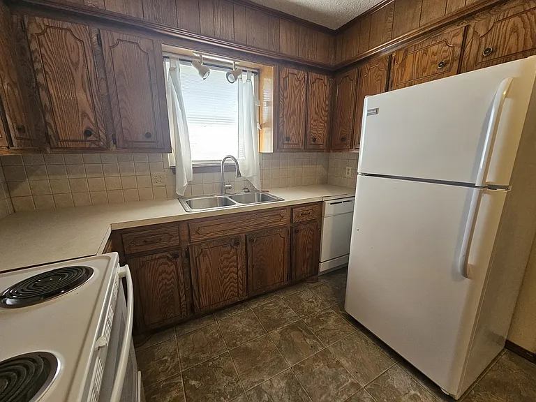 6110 SW Park Pl — Photo 8