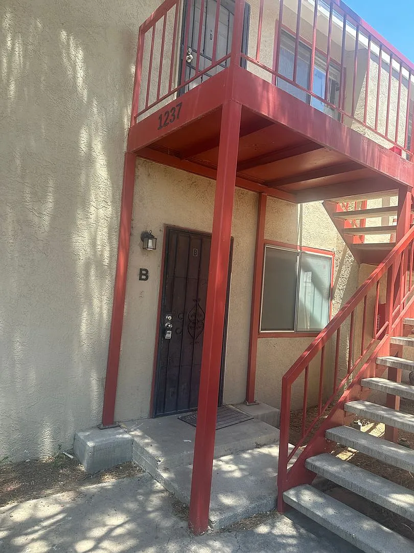 1237-B Menaul Blvd NW — Photo 1