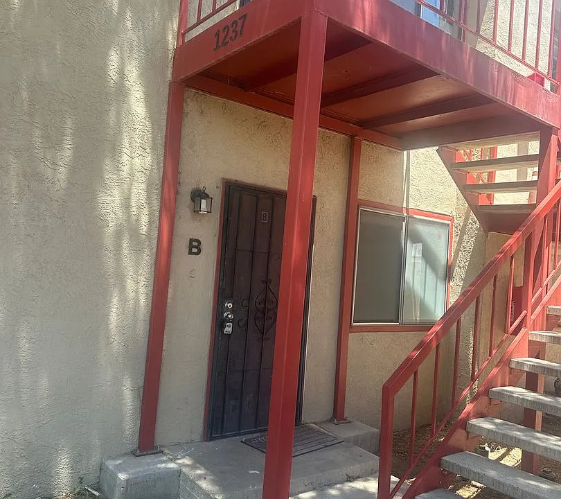 1237 Menaul Blvd NW #B
