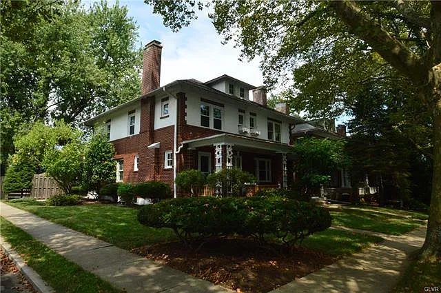 2323 W Allen St photo 1