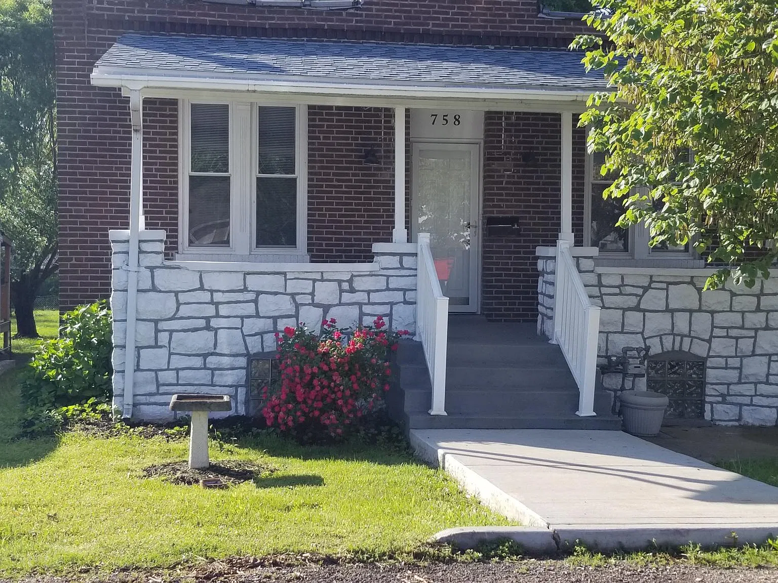 2 bed, 976 sqft, $1,800 — Photo 3