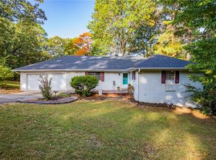 1977 N Greenview Dr, Fayetteville, AR 72701