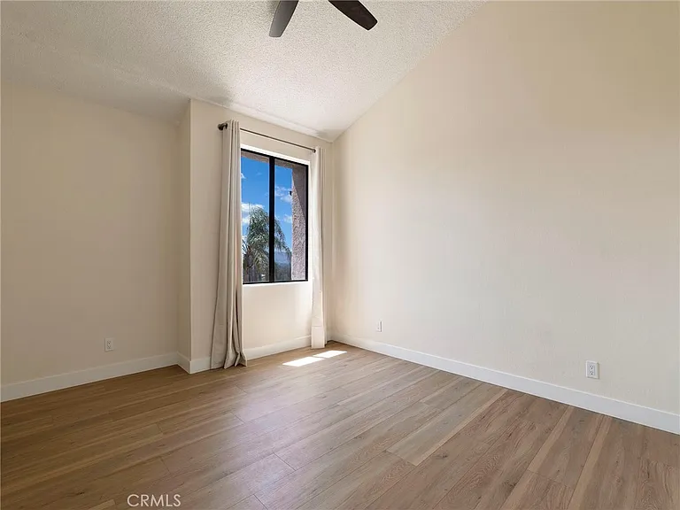 5214 Calatrana Dr — Photo 31