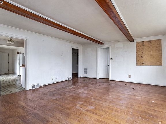 5th image of 805 SE 197th Ave