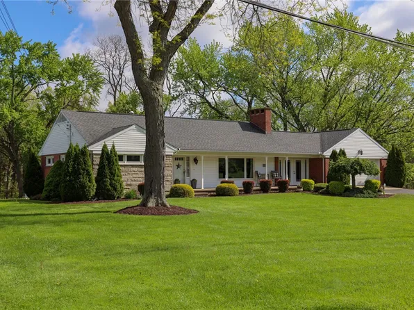 3689 Ridgewood Dr, Hermitage, PA 16148
