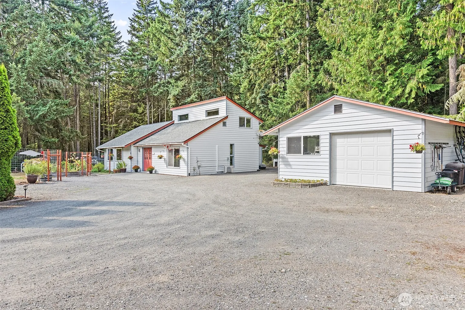 101 Crestview Drive photo 1
