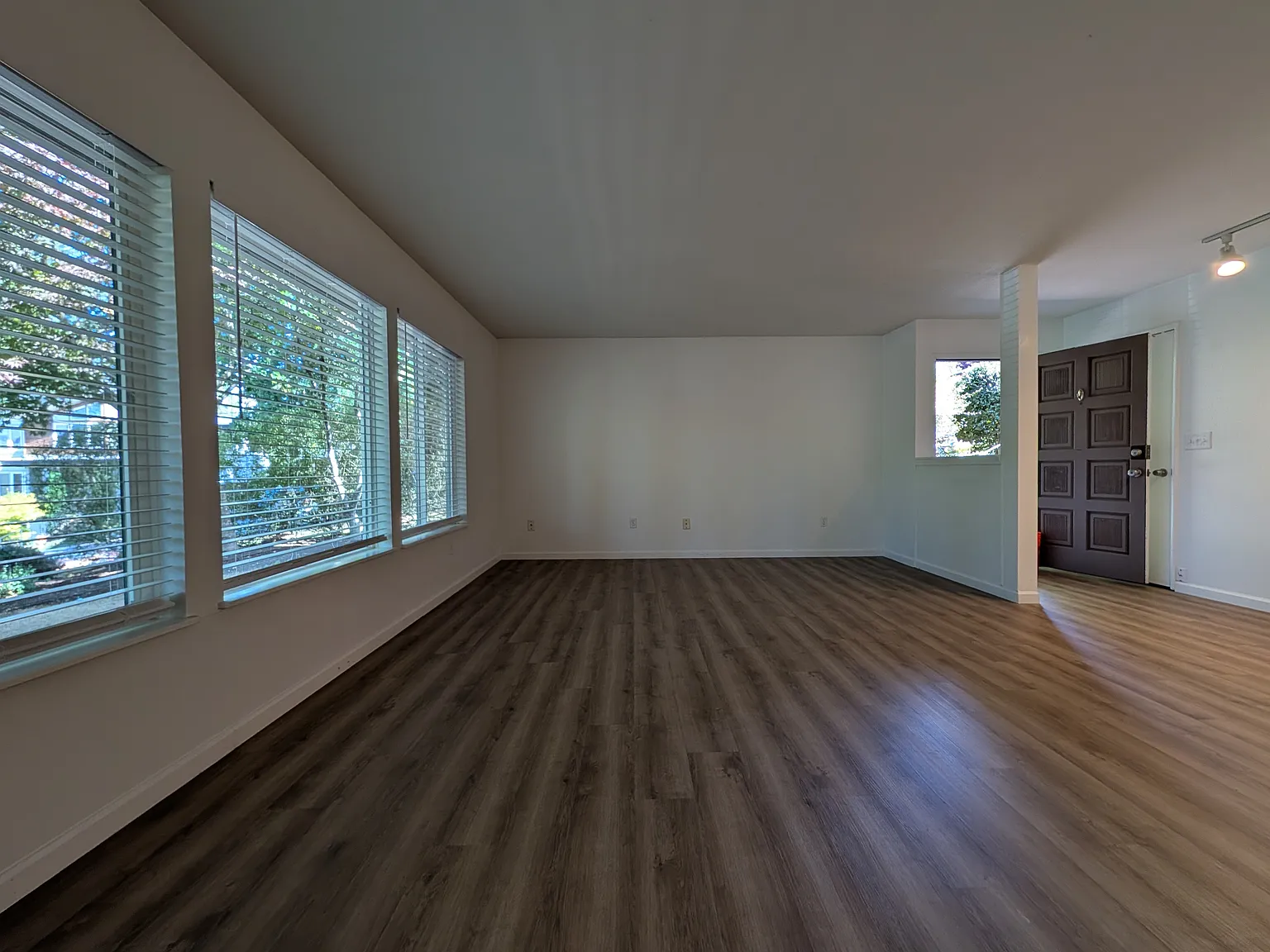 2 bed, 1200 sqft, $2,400 — Photo 4