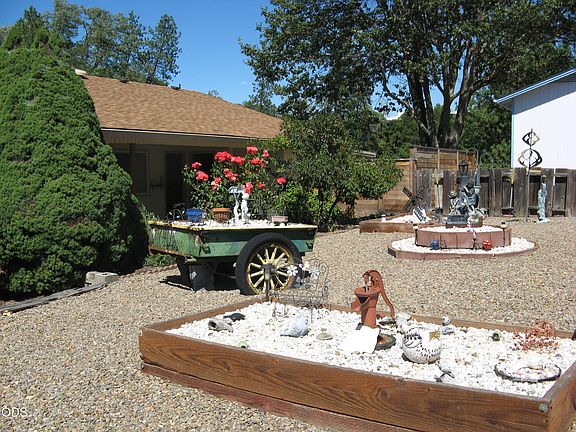 3rd image of 720 Brookside Cir