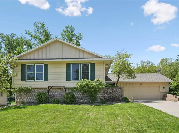5201 Broadlawn Dr SE, Cedar Rapids, IA 52403