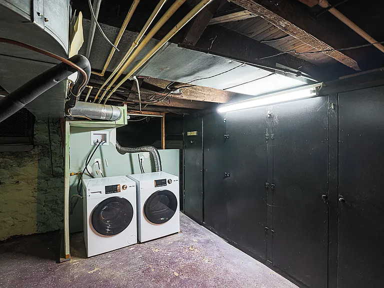 utility room with washer/dryer and built-in storage