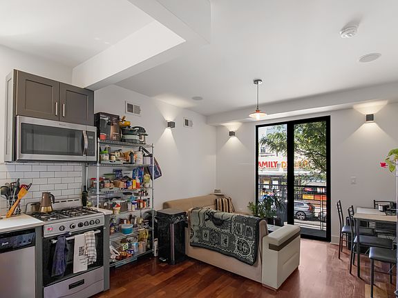 3rd image of 315 Franklin Ave APT 2R