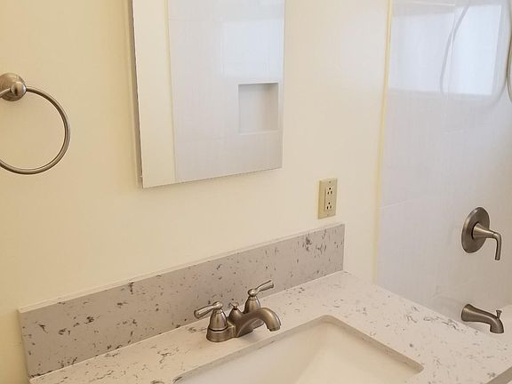 5th image of 1026 S Shenandoah St APT 4
