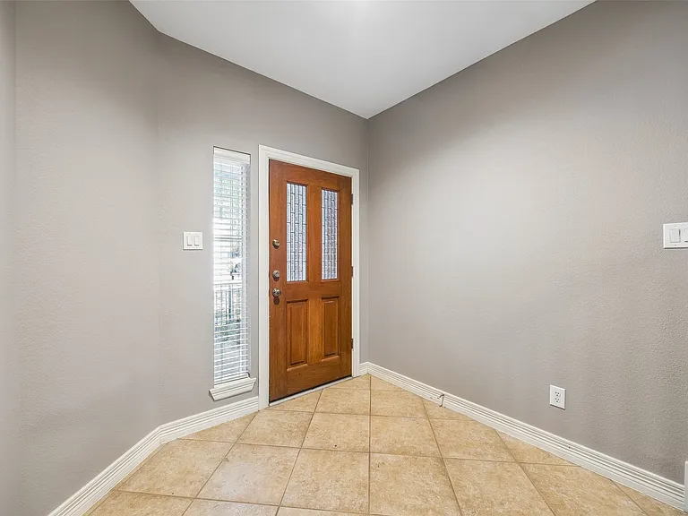 3943 N Hall St — Photo 10