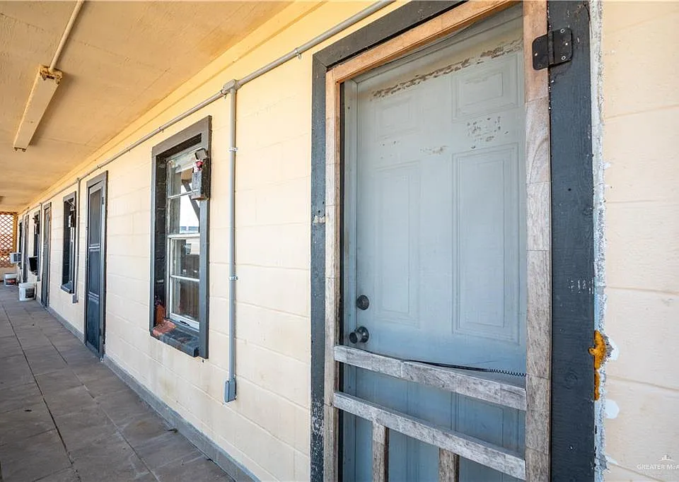 130 N Texas Ave #8