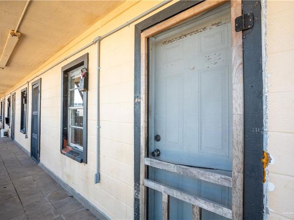 130 N Texas Ave #8