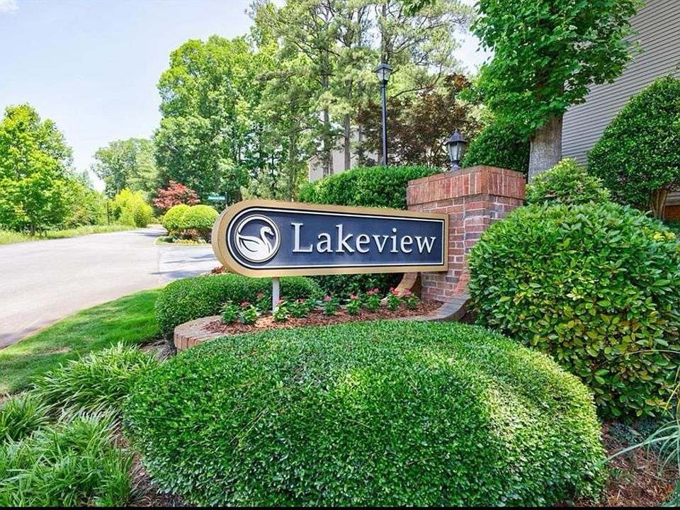 Entrance into Lakeview