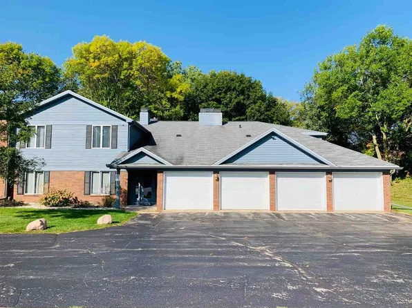 2947 Mossy Oak Cir, Green Bay, WI 54311