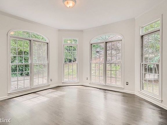 5th image of 727 Avalon Way