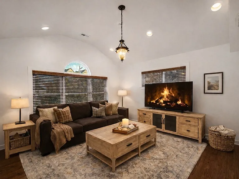 6419 S Kenwood Ave #2 — Photo 4