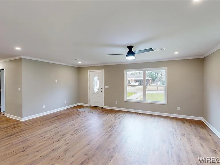 707 Simmons St — Photo 2