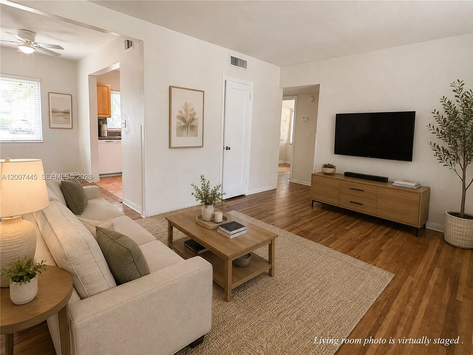 Rene Apts Condo — Photo 2