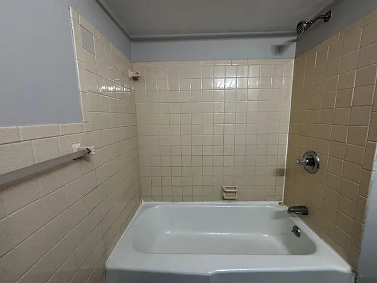 Apartment off 28th and Clyde Park Available — Photo 70