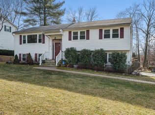 28 Hickory Pl, Livingston, NJ 07039