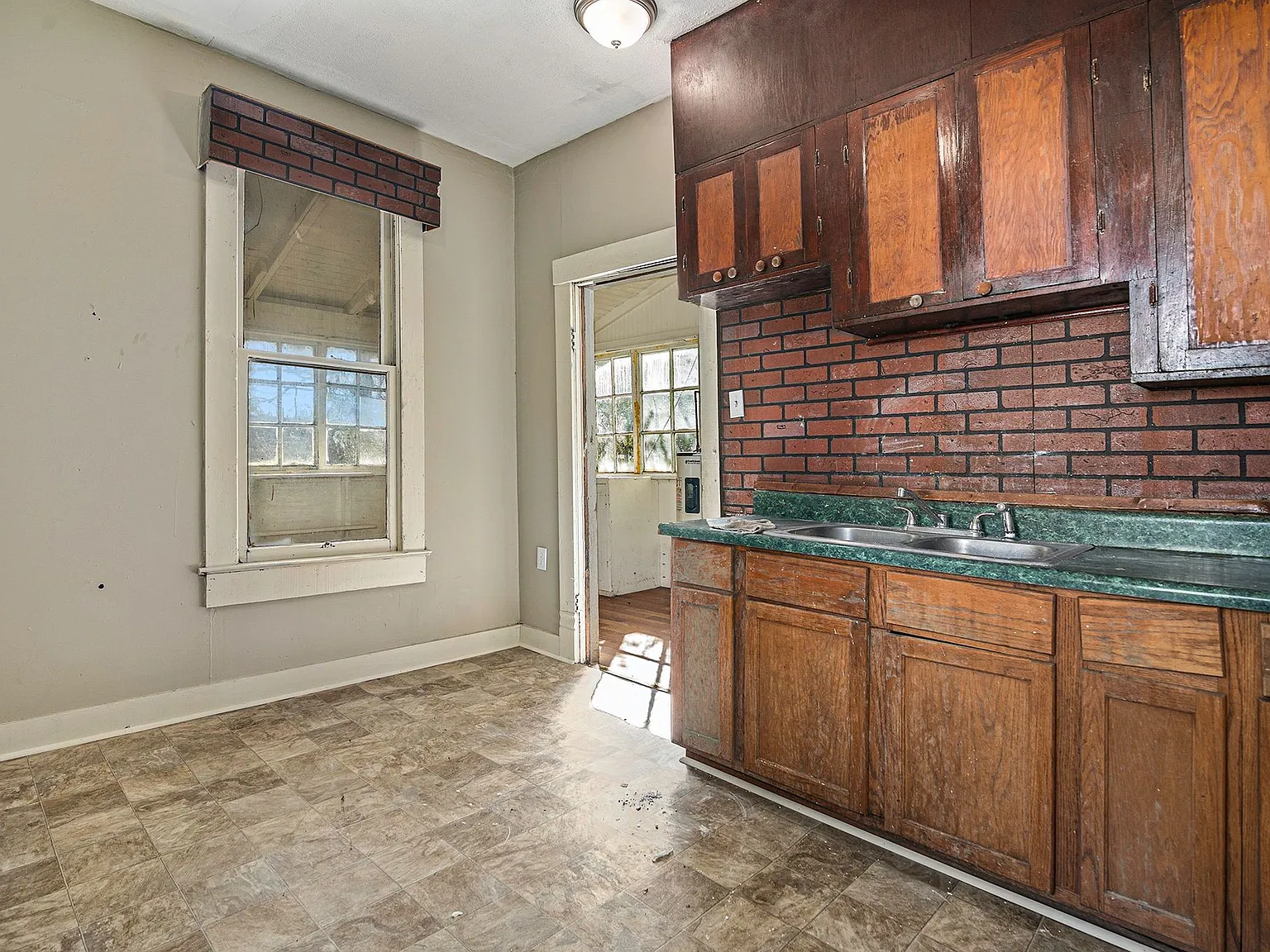 2701 Avenue H - 1 — Photo 2