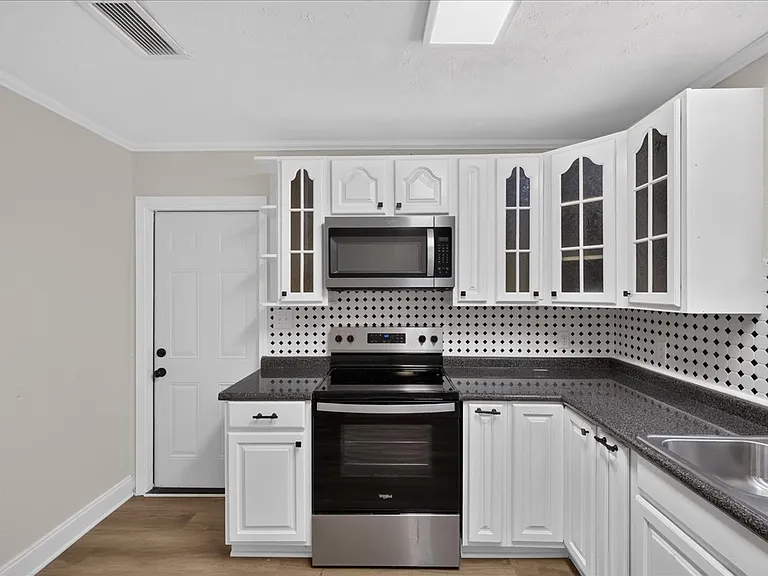 213 Amellia Pl — Photo 8