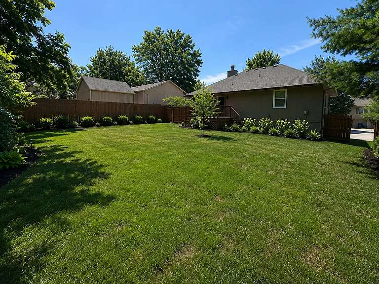 925 NE Carousel Ln — Photo 20
