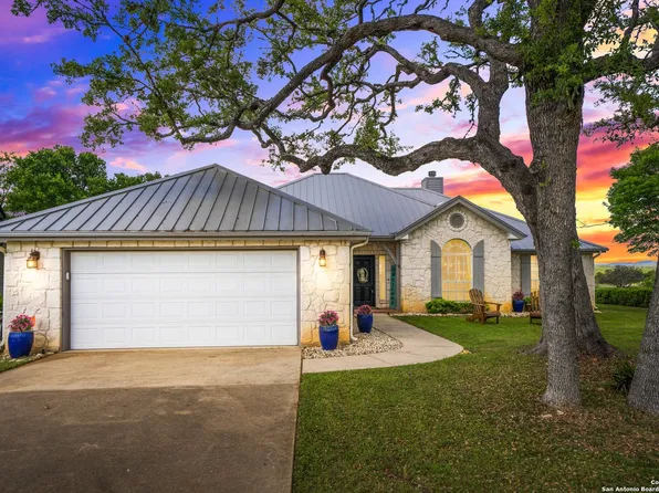 290 KNOLLWOOD CIR, Bandera, TX 78003