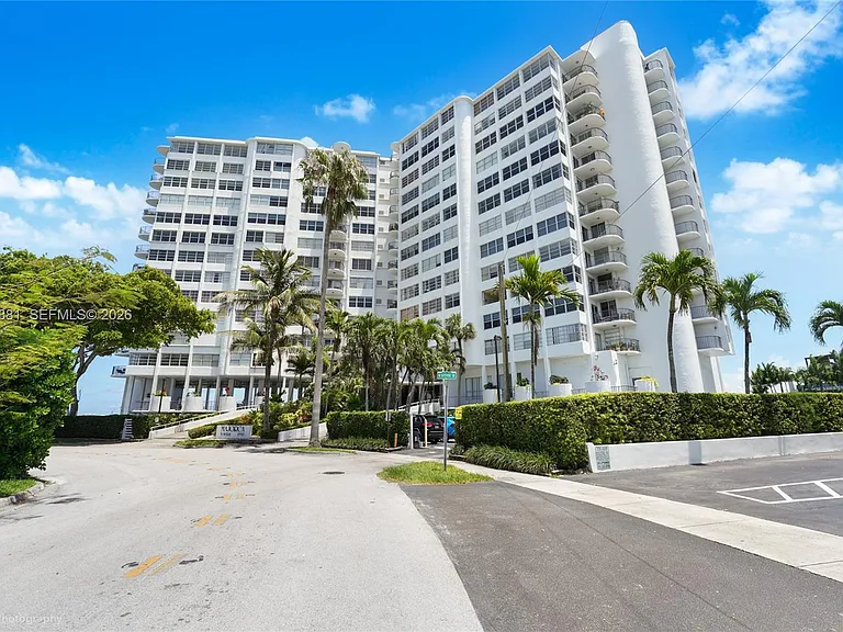 11930 N Bayshore Dr #909 — Photo 12