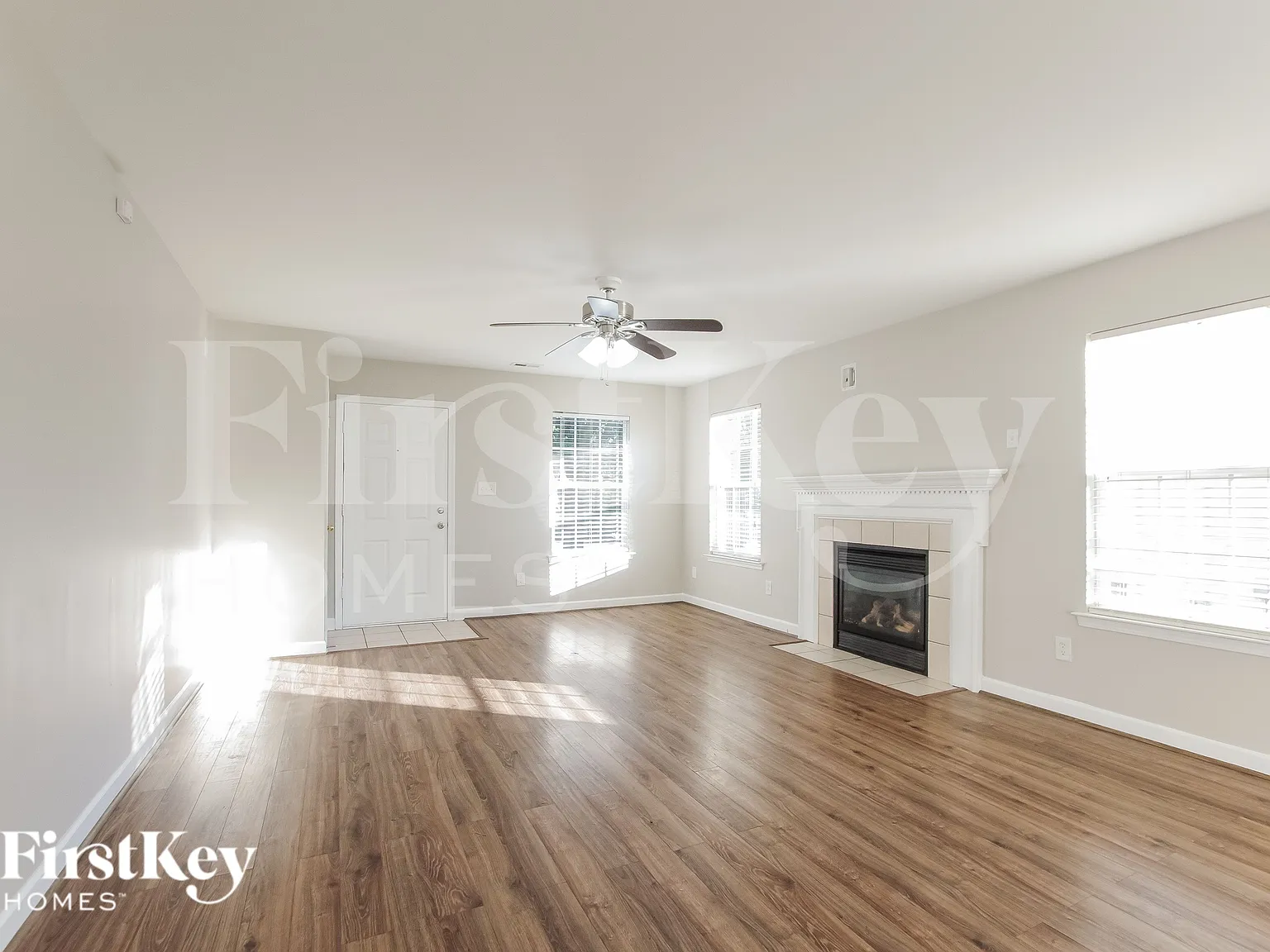 4 bed, 2.5 bath, 1974 sqft, $2,705 — Photo 3