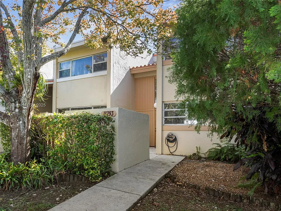 14293 SW Kendale Lakes Cir