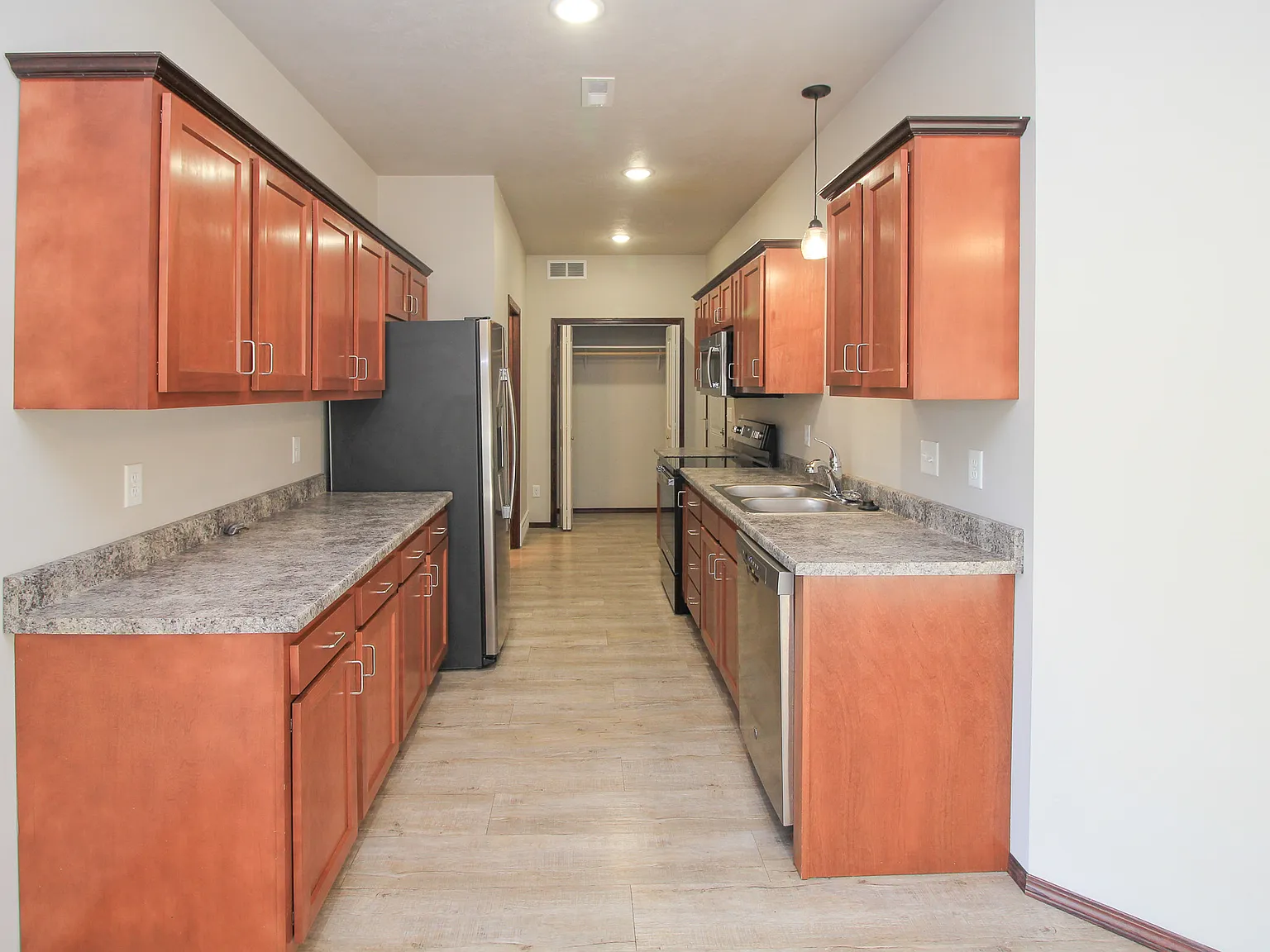 3 bed, 2.5 bath, 1350 sqft, $1,625 — Photo 3