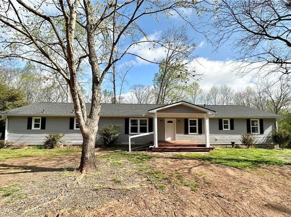 326 Old Farm Rd, Woodstock, GA 30188
