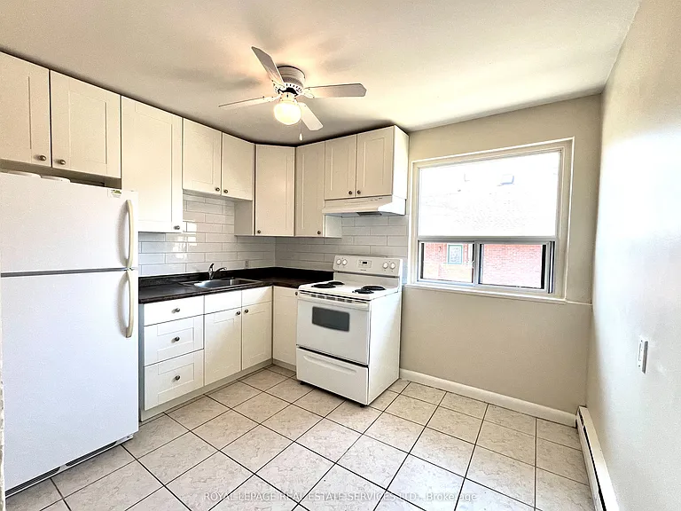 2329 Belyea St #3 — Photo 11