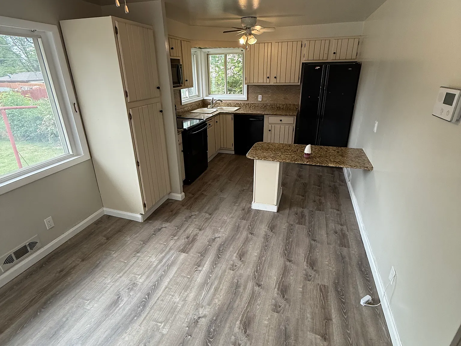 5 bed, 2025 sqft, $2,995 — Photo 2