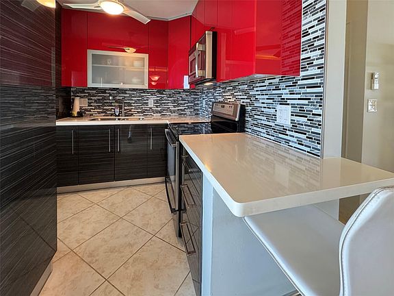 5th image of 800 Pine Drive #12