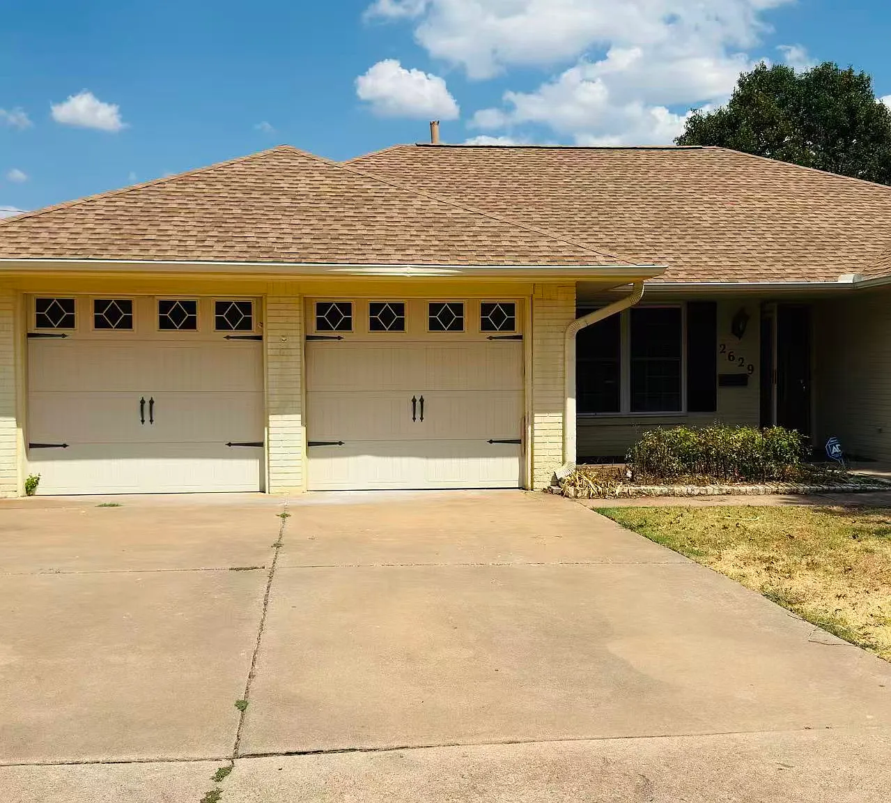 4 bed, 2.5 bath, 2031 sqft, $2,100 — Photo 2