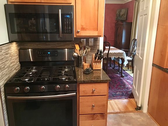 2nd image of 4516 Manor Cir