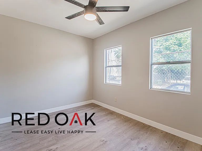424 E 20th St #428 — Photo 4