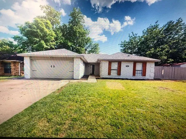 901 Larue Dr, Cedar Hill, TX 75104