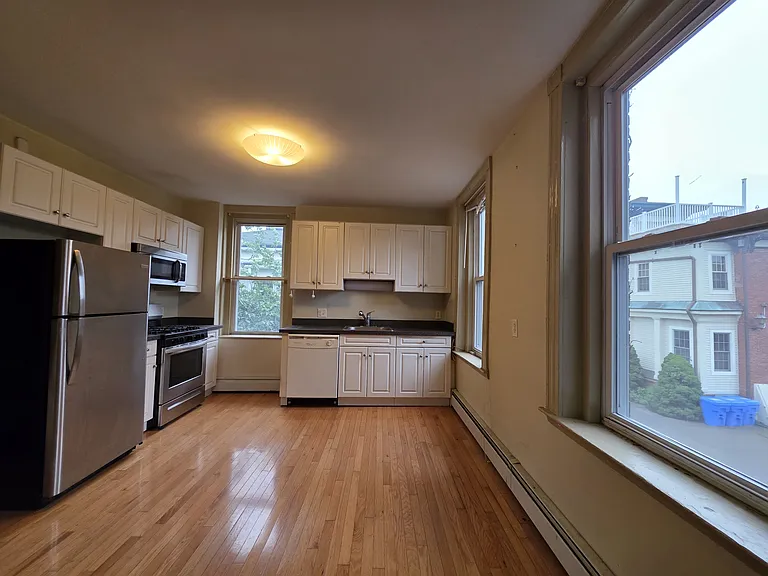 533 Chapel St #C — Photo 3
