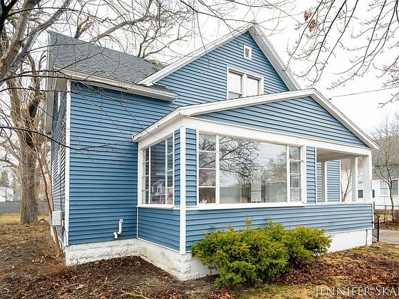 2nd image of 296 W Larch Ave