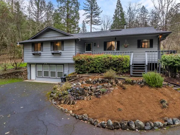 207 Crossbow Ln, Grants Pass, OR 97526