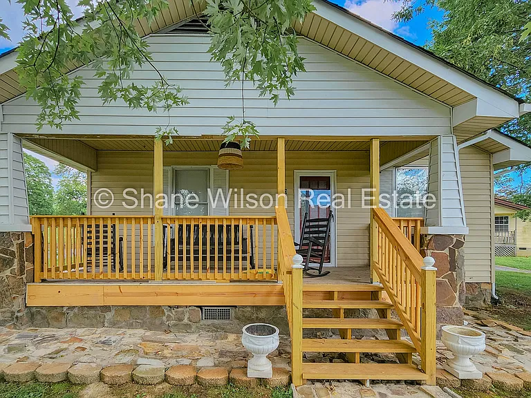190 Cleveland St — Photo 1