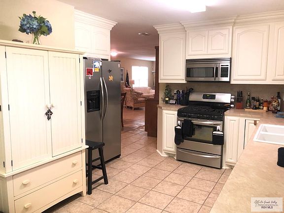 5th image of 1410 Chaparral St